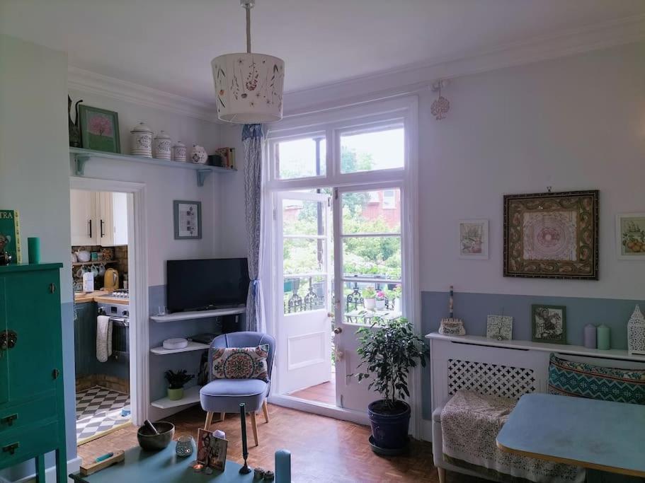 Charming London With Balcony Apartment Luaran gambar